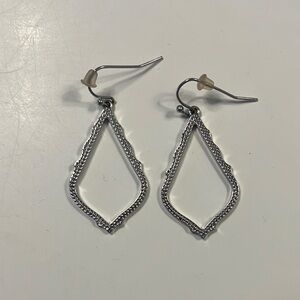 Kendra Scott || Sophia Drop Earrings (Silver)